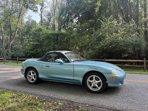 Used 2001 MAZDA MX-5 Miata RWD image 5
