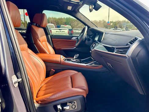 Used 2020 BMW X7 M50i image 23