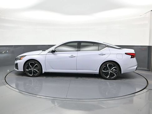 Certified 2025 Nissan Altima 2.5 SR FWD image 5
