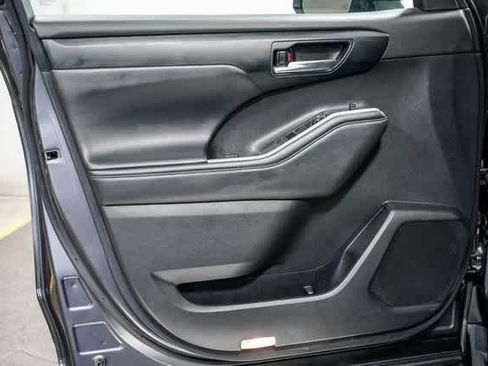 Certified 2022 Toyota Highlander XLE image 22