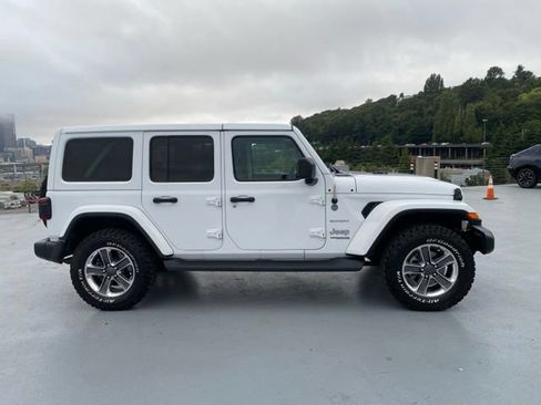 Used 2021 Jeep Wrangler Unlimited Sahara AWD/4WD image 2