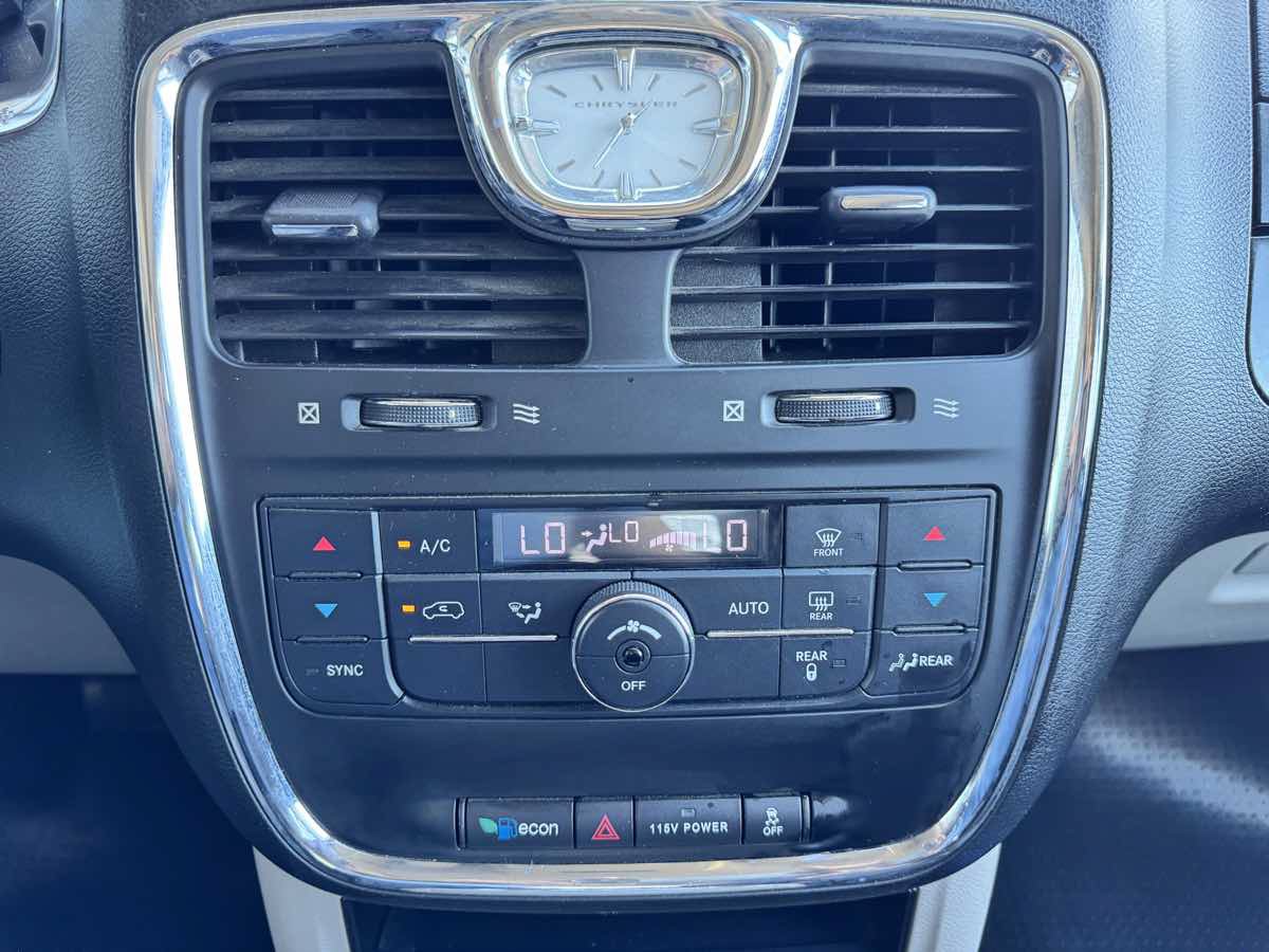 Used 2016 Chrysler Town & Country Touring FWD image 47