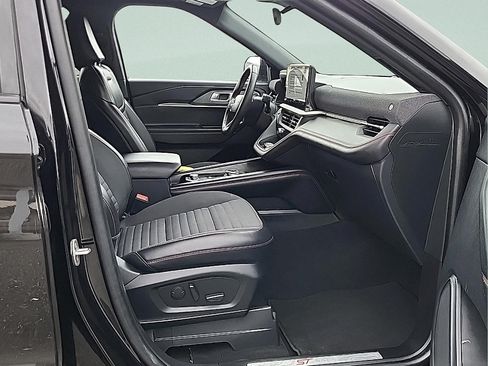 Used 2025 Ford Explorer ST-Line w/ ST-Line Street Pack AWD/4WD image 9