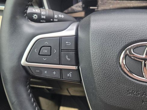 Used 2023 Toyota Highlander Limited FWD image 24
