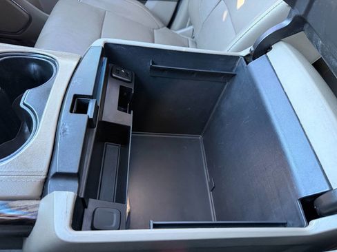 Used 2019 GMC Yukon XL SLT w/ Open Road Package AWD/4WD image 58