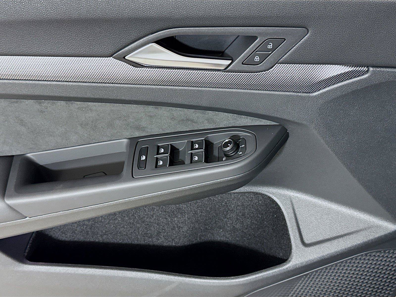 New 2026 Volkswagen Golf SE FWD image 16