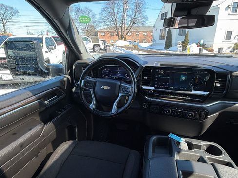 Used 2024 Chevrolet Silverado 2500 LT w/ Convenience Package image 27