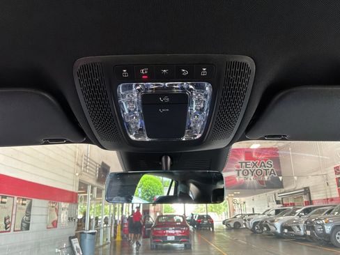Used 2025 Mercedes-Benz GLA 250 image 17