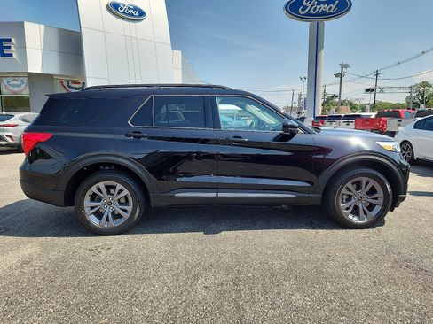 Certified 2022 Ford Explorer XLT w/ Equipment Group 202A image 7