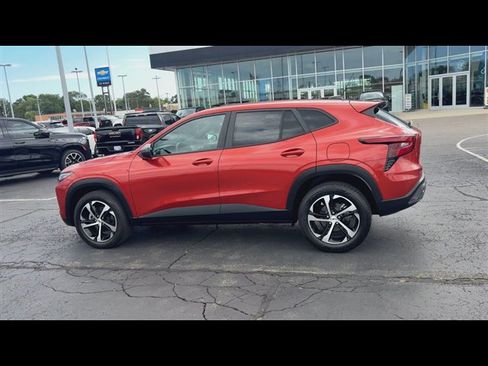 Used 2024 Chevrolet Trax RS w/ Driver Confidence Package FWD image 6