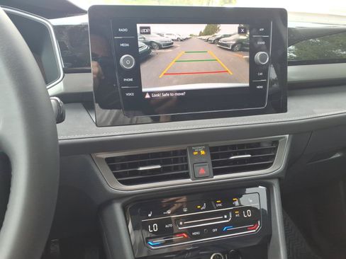 New 2026 Volkswagen Taos SE FWD image 14