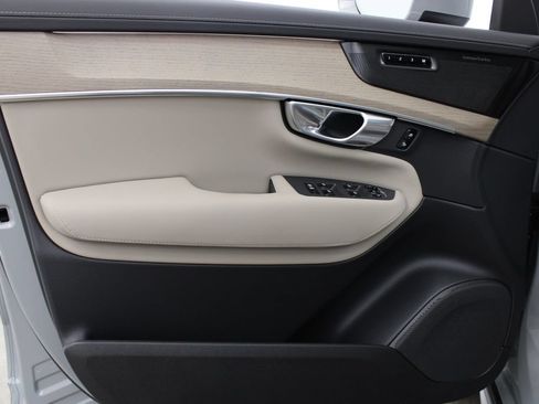 New 2026 Volvo XC90 B6 Plus w/ Protection Package Premier AWD/4WD image 17