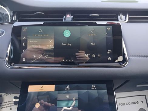 Used 2022 Land Rover Range Rover Evoque R-Dynamic SE image 16