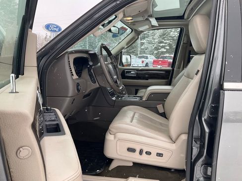 Used 2015 Lincoln Navigator 4WD image 3