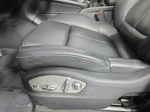 Certified 2023 Porsche Macan AWD/4WD image 23
