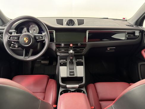 Certified 2025 Porsche Macan AWD/4WD image 17
