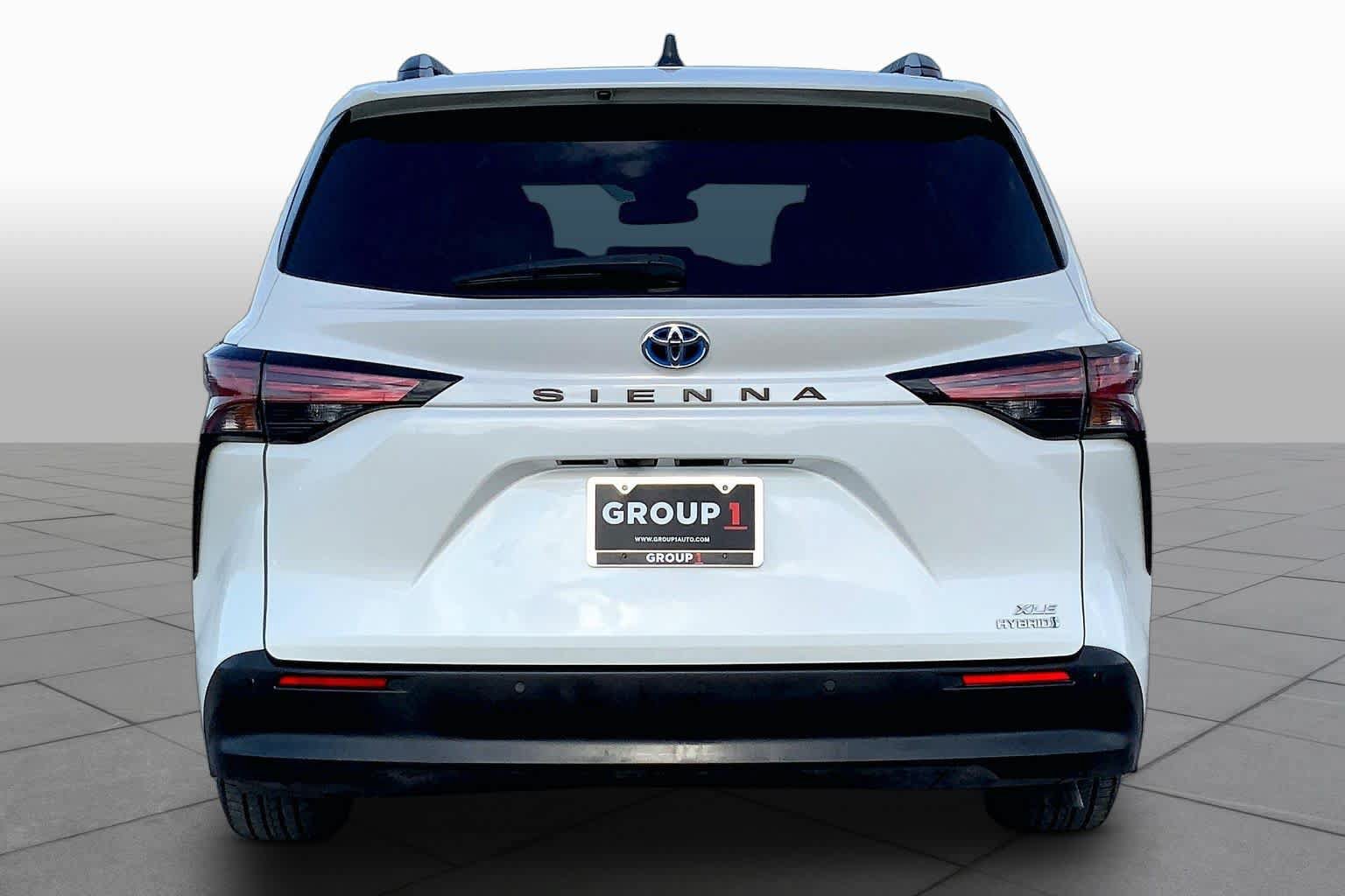 Used 2021 Toyota Sienna XLE w/ XLE Plus Package FWD image 5