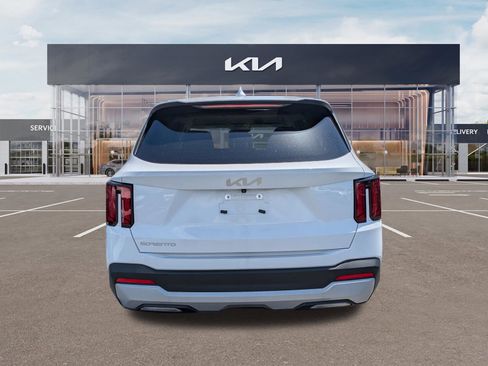 Certified 2025 Kia Sorento LX FWD image 5