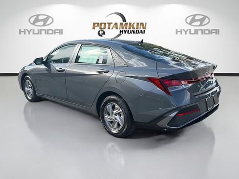 Certified 2026 Hyundai Elantra SE FWD image 7