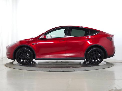 Used 2024 Tesla Model Y Long Range AWD/4WD image 4