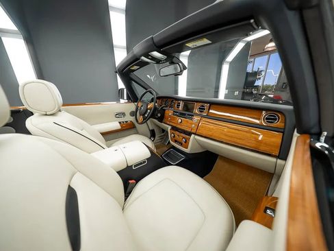 Used 2010 Rolls-Royce Phantom Drophead Coupe RWD image 28