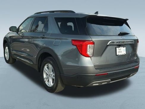 Used 2022 Ford Explorer XLT w/ Equipment Group 202A image 6