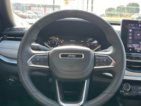 Used 2025 Jeep Compass Limited AWD/4WD image 29