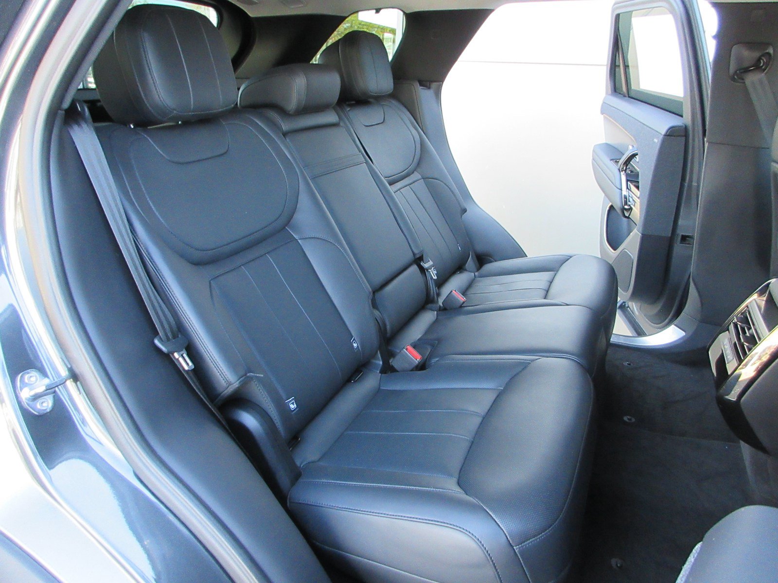 Used 2023 Land Rover Range Rover Sport SE AWD/4WD image 19