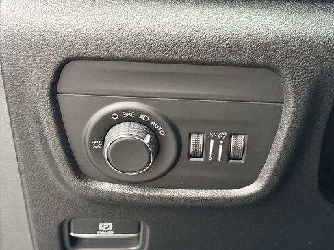 New 2025 Jeep Grand Cherokee L Laredo w/ Luxury Tech Group I AWD/4WD image 9