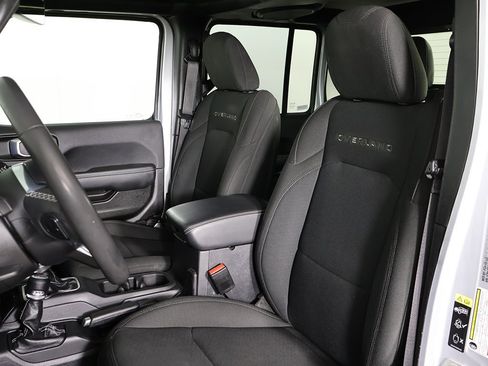 Used 2023 Jeep Gladiator Overland image 23
