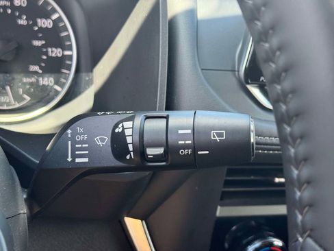 Used 2025 Nissan Rogue SV AWD/4WD image 23