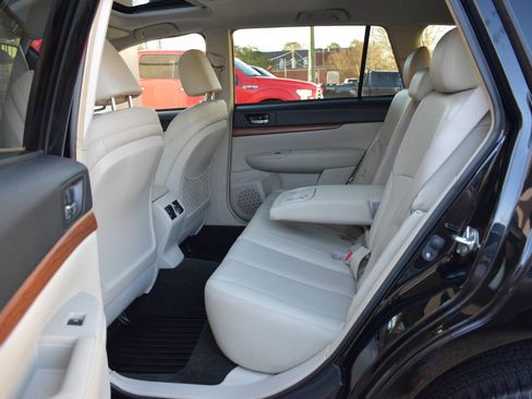 Used 2013 Subaru Outback 2.5i Limited image 9