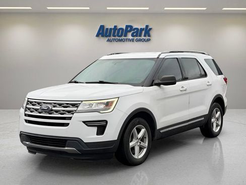 Certified 2018 Ford Explorer XLT FWD image 3