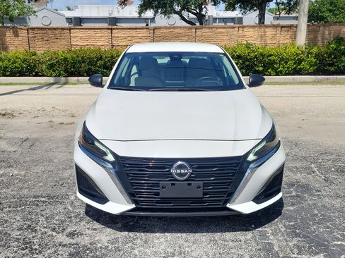 Used 2024 Nissan Altima 2.5 SV image 2