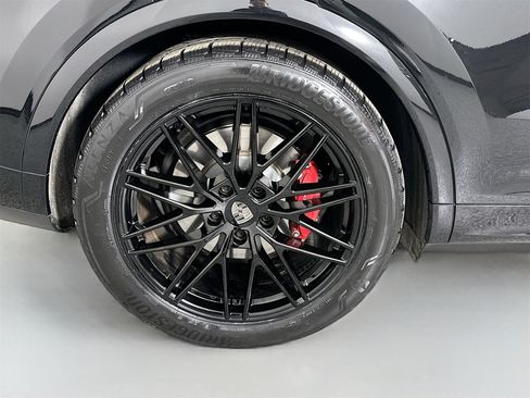 Certified 2025 Porsche Cayenne Turbo image 13