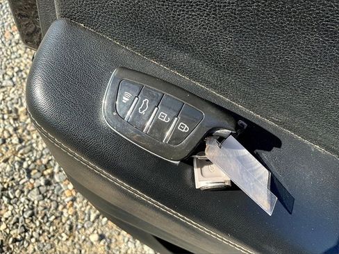 Used 2018 Chrysler Pacifica Touring Plus w/ S Appearance Package image 10