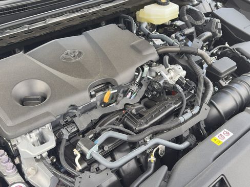 Used 2026 Toyota Camry XLE FWD image 32