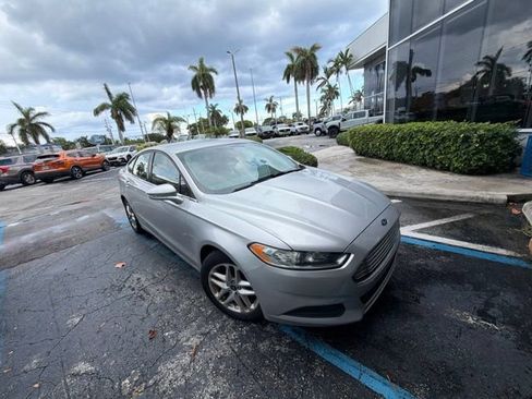 Used 2016 Ford Fusion SE FWD image 1