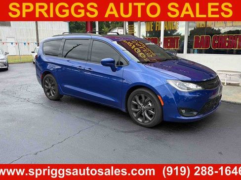 Used 2020 Chrysler Pacifica Touring-L Plus w/ Advanced Safetytec Group FWD image 1