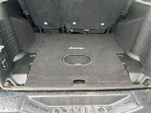 Used 2016 Jeep Wrangler Unlimited Rubicon image 17