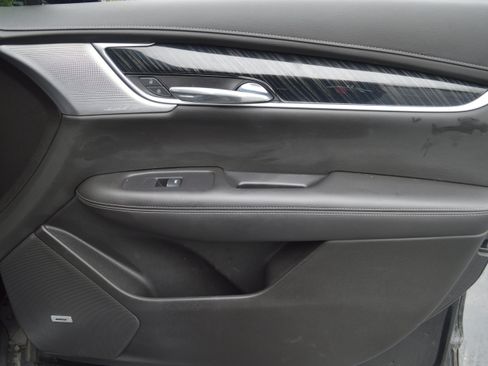 Used 2023 Cadillac XT6 Premium Luxury w/ Technology Package AWD/4WD image 35