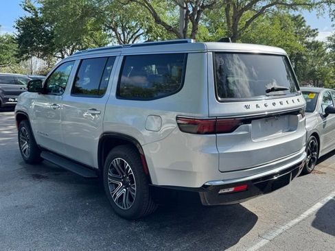 Used 2024 Jeep Wagoneer Series II w/ Flexible Seating Group image 2