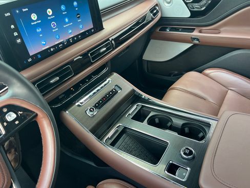 Used 2025 Lincoln Aviator Reserve w/ Luxury Package AWD/4WD image 23