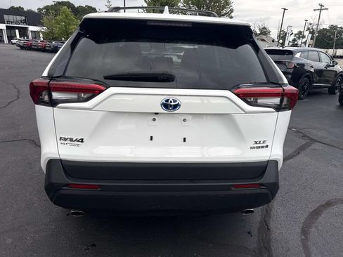 Used 2024 Toyota RAV4 XLE w/ Convenience Package AWD/4WD image 4