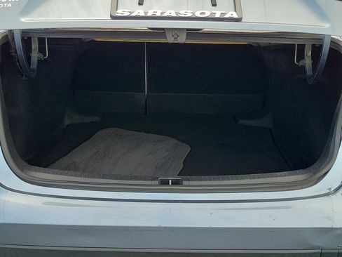 Used 2021 Toyota Corolla LE FWD image 11