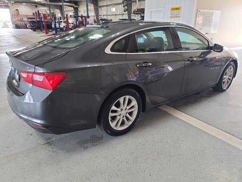 Used 2016 Chevrolet Malibu LT w/ Leather Package FWD image 5