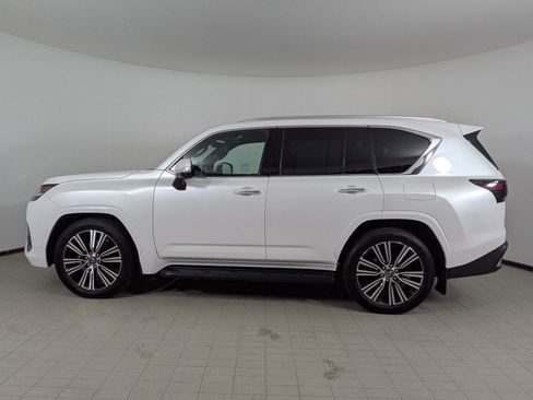 Used 2026 Lexus LX 600 4WD w/ Accessory Package (Z1) image 2