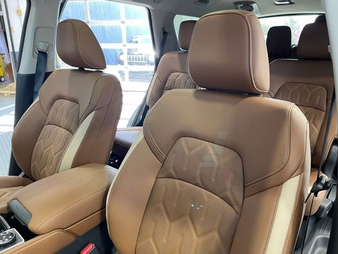 New 2026 Nissan Pathfinder Platinum image 16