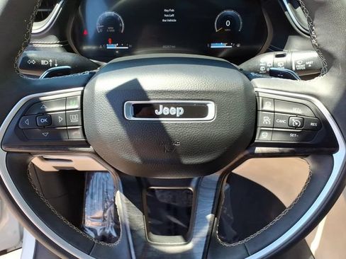 Used 2023 Jeep Grand Cherokee L Limited AWD/4WD image 26