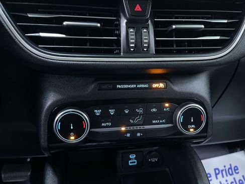 Used 2022 Ford Escape SE image 24